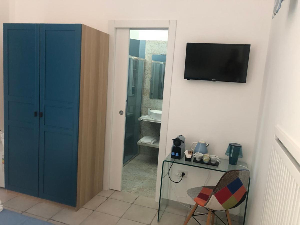 B&B Neptunia fronte mare Torre Specchia Ruggeri Exterior foto