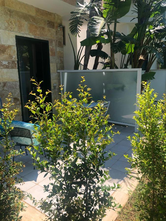 B&B Neptunia fronte mare Torre Specchia Ruggeri Exterior foto