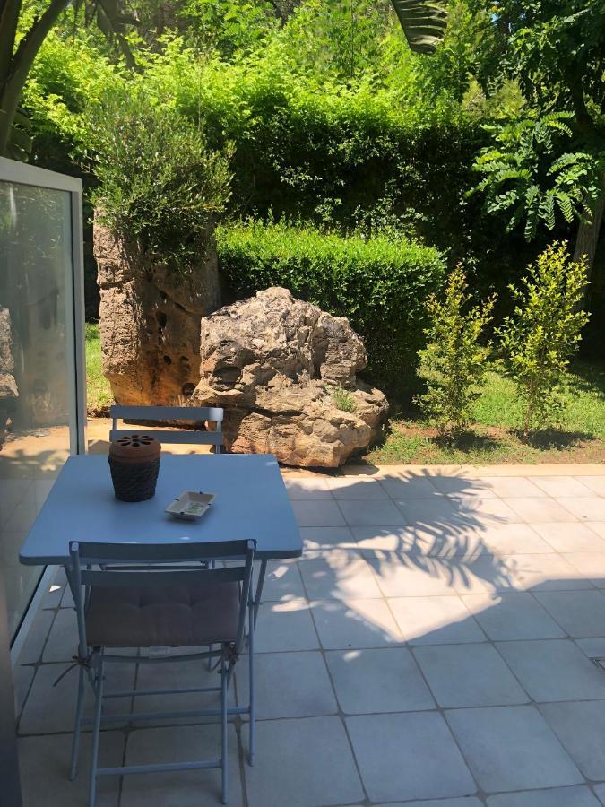 B&B Neptunia fronte mare Torre Specchia Ruggeri Exterior foto
