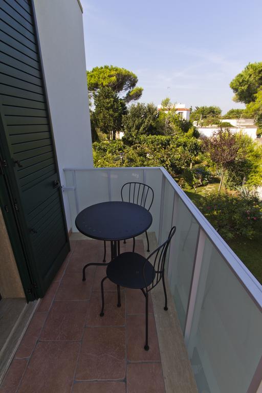 B&B Neptunia fronte mare Torre Specchia Ruggeri Exterior foto