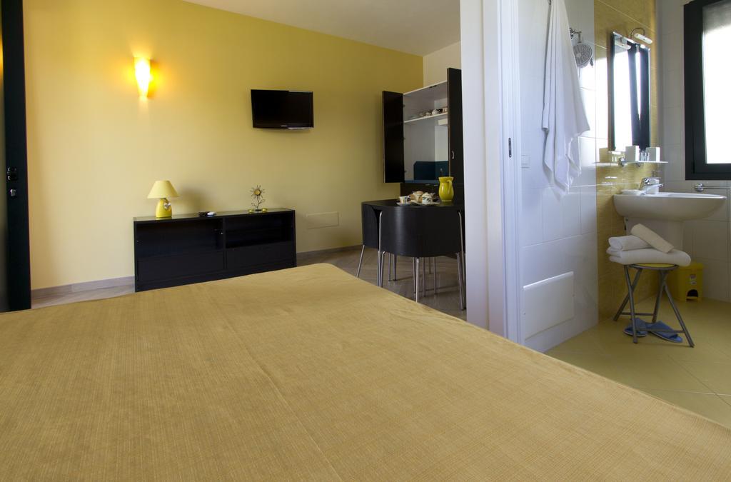 B&B Neptunia fronte mare Torre Specchia Ruggeri Exterior foto
