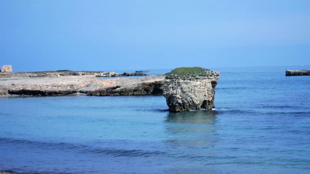B&B Neptunia fronte mare Torre Specchia Ruggeri Exterior foto