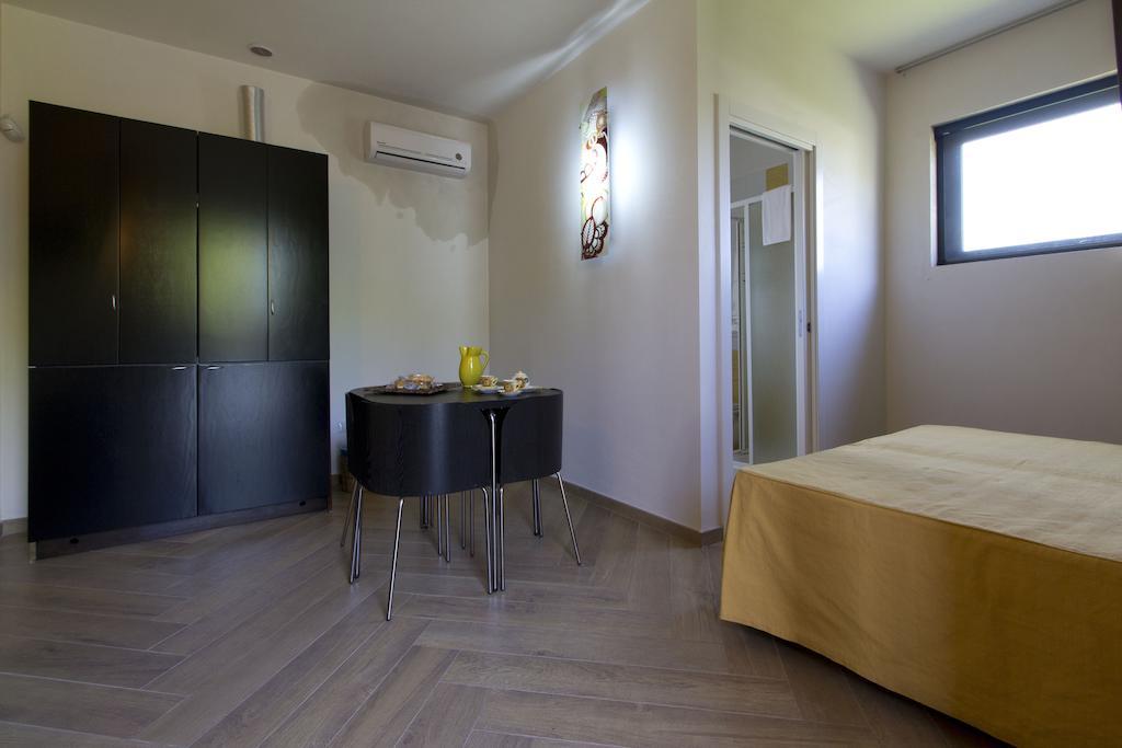 B&B Neptunia fronte mare Torre Specchia Ruggeri Exterior foto