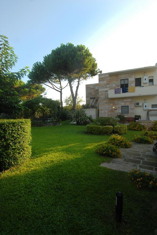B&B Neptunia fronte mare Torre Specchia Ruggeri Exterior foto