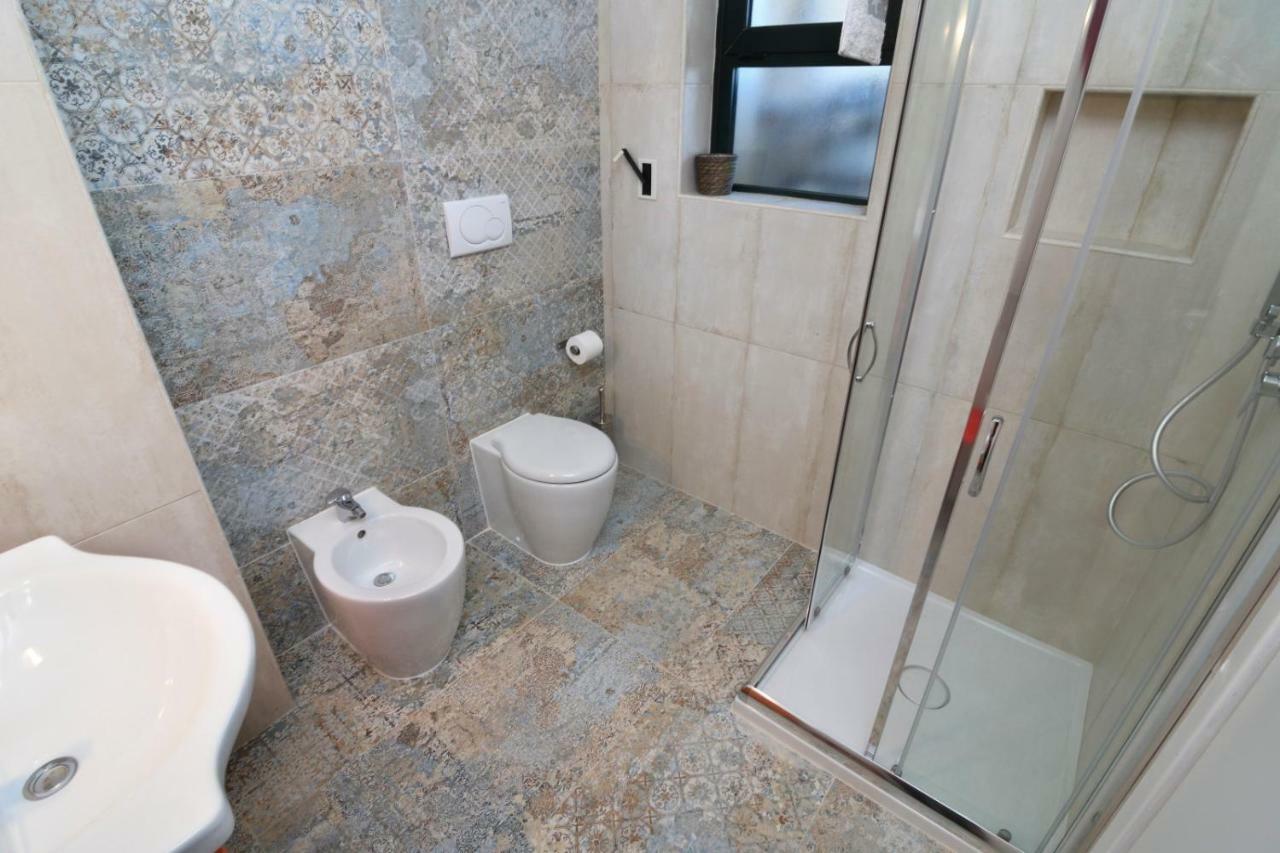 B&B Neptunia fronte mare Torre Specchia Ruggeri Exterior foto
