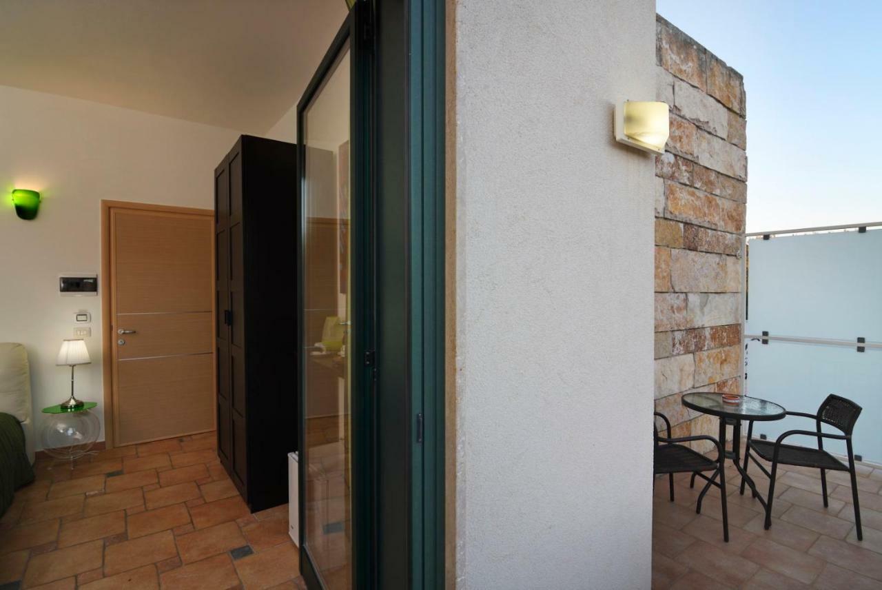 B&B Neptunia fronte mare Torre Specchia Ruggeri Exterior foto