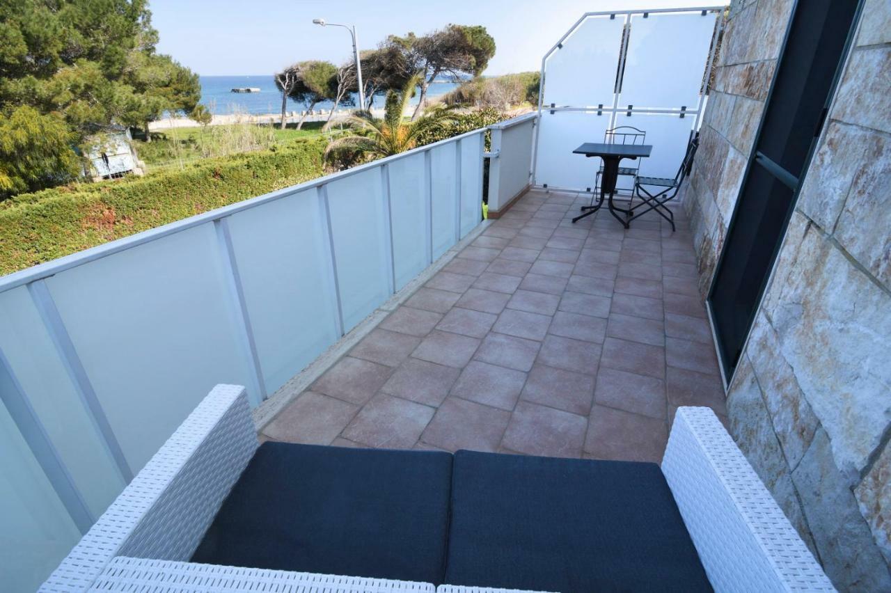 B&B Neptunia fronte mare Torre Specchia Ruggeri Exterior foto