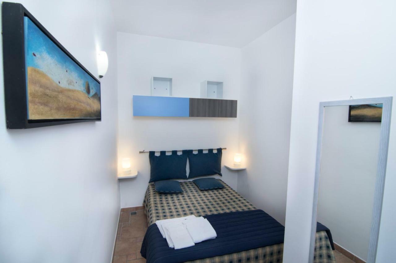 B&B Neptunia fronte mare Torre Specchia Ruggeri Exterior foto