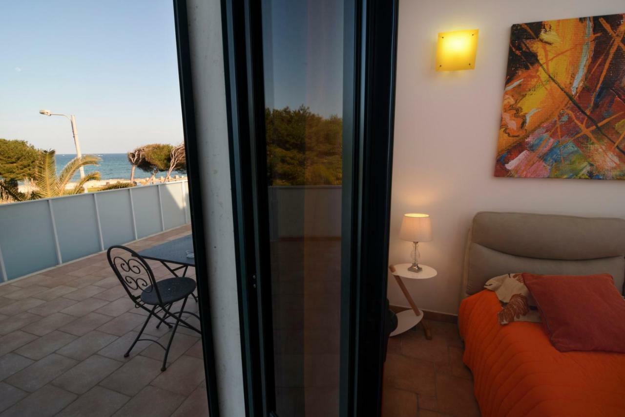 B&B Neptunia fronte mare Torre Specchia Ruggeri Exterior foto