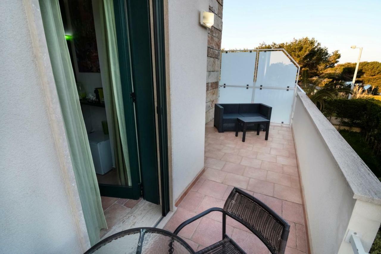 B&B Neptunia fronte mare Torre Specchia Ruggeri Exterior foto